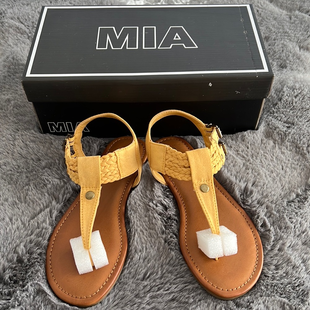 MIA Martha Sandals Size 6